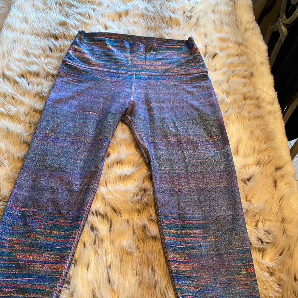 PELOTON size large crop legging!